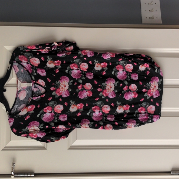 Three Seasons Maternity gathered Top - Picture 6 of 8